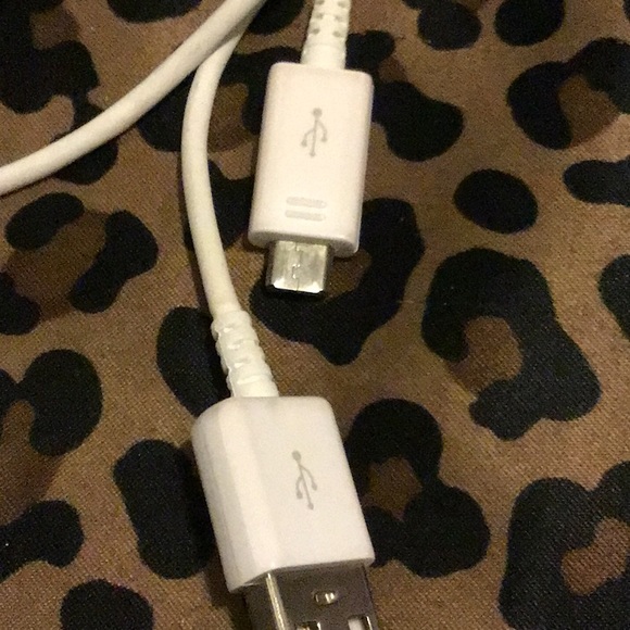 Charger - Picture 2 of 2